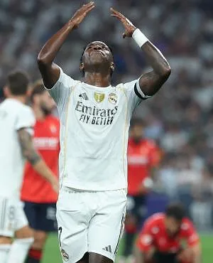 Vertrek van Real Madrid mogelijk voor Vinicius? «Als hij de voorwaarden niet accepteert, vertrekt hij»
