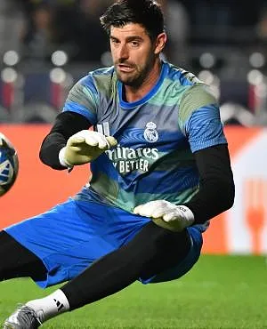 Courtois één avond kapitein in Almaty: «Heel ontroerend om de armband te dragen van de beste club ter wereld»