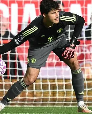 « Ben jij Schmeichel vermomd? » – United-fans omarmen Lammens al na één wedstrijd