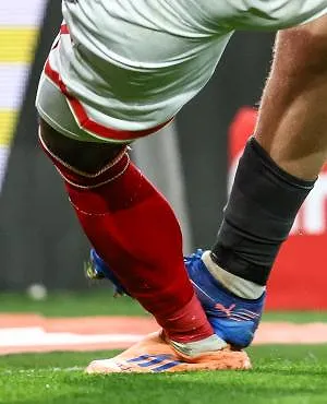 Beelden van de bloedende enkel van Rafiki Saïd na de tackle van Van Den Bosch