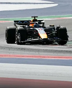Max Verstappen rijdt onbedreigd naar vijfde seizoenszege in Austin