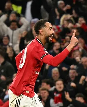 Man United boekt 4-2-zege tegen Brighton, Dortmund wint in extremis van Keulen
