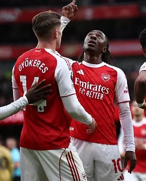 Manchester City struikelt bij Aston Villa, Arsenal loopt uit aan kop van de Premier League