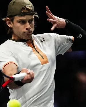 ATP Parijs: Zizou Bergs kan niet stunten en verliest in tweede ronde van Jannik Sinner (video)