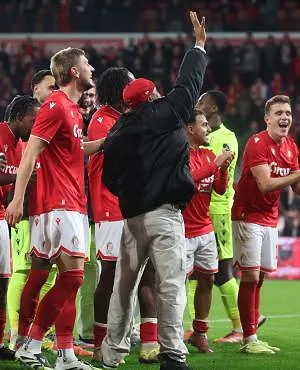 “Ze hebben net iets te veel door elkaar gehaald”: Ilaimaharitra plaagt de supporters van Charleroi na de zege van Standard