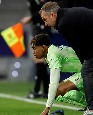 Denkt Hansi Flick al aan vertrek? Barça-coach keurt beheer van Yamal af