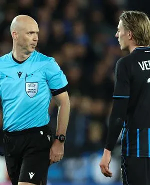 Had het doelpunt van Roméo Vermant afgekeurd moeten worden door de VAR? (video)