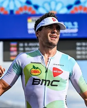 Greg Van Avermaet wereldkampioen semi-Ironman