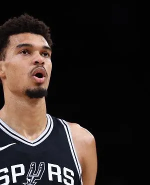 Historische prestatie en zege tegen Chicago: Wembanyama opnieuw clutch voor de Spurs