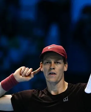 Sinner verslaat Alcaraz in twee sets in finale Masters van Turijn (7-6, 7-5)