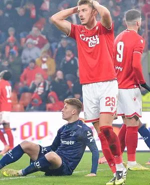 Pro League: Standard domineert maar scoort niet tegen Zulte Waregem (0-0)