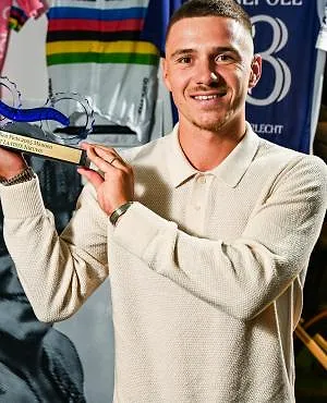 Rijdt Remco Evenepoel de Giro? “Dan zou een tweede tijdrit niet slecht zijn”