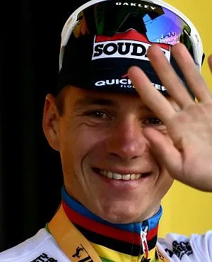 Eerste beelden van Remco Evenepoel in zijn nieuwe tenue