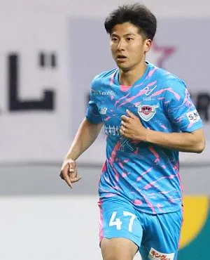 De eerste aanwinst voor Sint-Truiden: het Japanse talent Shion Shinkawa