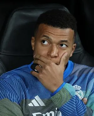 Officieel: Kylian Mbappé ontbreekt bij Supercup in Saoedi-Arabië