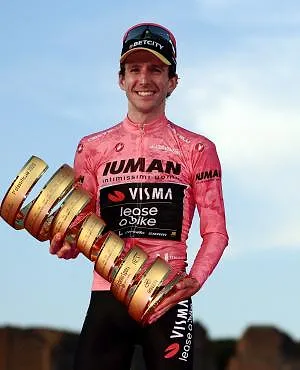 Giro-winnaar van vorig seizoen Simon Yates zet op 33-jarige leeftijd punt achter zijn carrière