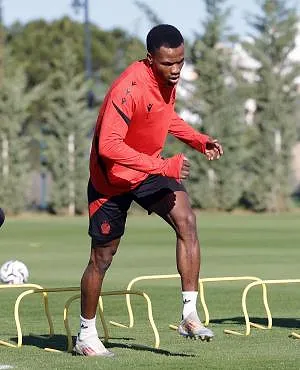 Nog steeds veel afwezigen dit weekend bij Standard, maar de trend is positief