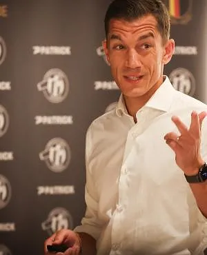 “Geen unanimiteit”: Jonathan Lardot verdedigt de VAR na de interventie van Mac Allister tegen Sint-Truiden