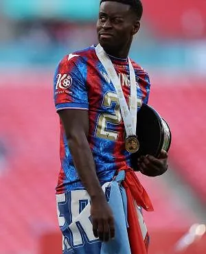 Het is officieel: Marc Guéhi sluit zich aan bij Manchester City