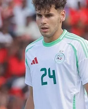 Anderlecht en KAA Gent zouden allebei geïnteresseerd zijn in een jonge 19-jarige aanvaller