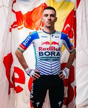 Volgens Contador maakte Remco Evenepoel de juiste keuze door naar Red Bull te trekken: “Er zijn de juiste mensen om hem te helpen”