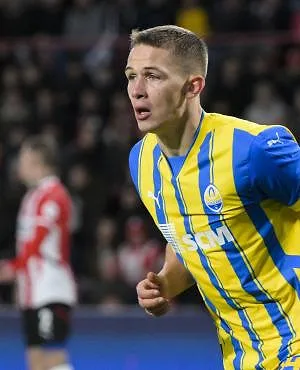 « Hij doet me sterk denken aan Oleg Iachtchouk »: Besnik Hasi is enthousiast over zijn nieuwe aanwinst