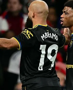 Michael Carrick is ongelooflijk: United verrast Arsenal in het Emirates Stadium (2-3)