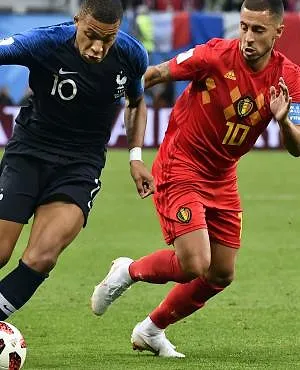 “Ik denk dat hij hem zal winnen”: Eden Hazard ziet Kylian Mbappé dit seizoen de Gouden Bal pakken! (video)