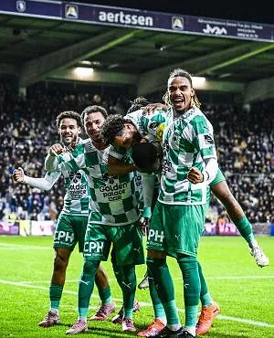 Een aanvaller komt, een middenvelder kan vertrekken : opnieuw beweging bij La Louvière