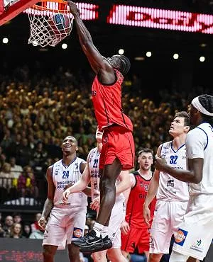 Giants vegen Mechelen van het parket en komen langsz Oostende
