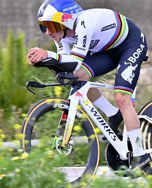 «De concurrentie is groot’»: Remco Evenepoel maakt zich op voor duel met Almeida en Uijtdebroeks in de Ronde van Valencia