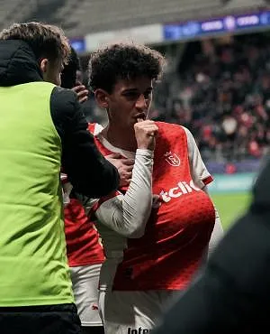 De mooie avond van Theo Leoni: de voormalige speler van Anderlecht scoort twee keer voor Reims in de Coupe de France