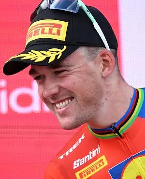 Mads Pedersen komt ten val en geeft op in de Ronde van Valencia