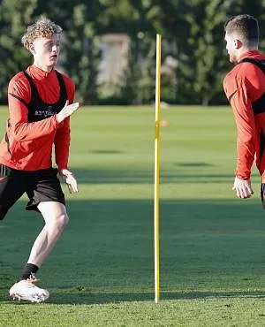 Charli Spoden gaat nieuw contract tekenen bij Standard