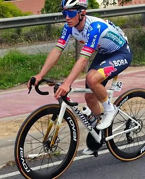 « De tijdrit winnen en de leiderstrui pakken » : Evenepoel wil meteen reageren op demonstratie van Del Toro