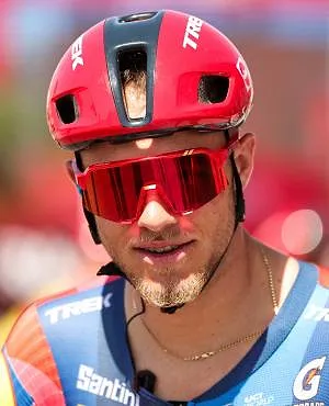 UAE Tour: Jonathan Milan spurt naar zege in vierde rit voor Ethan Vernon en broer Matteo