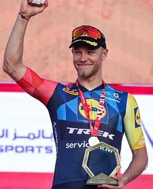 Opnieuw sprintzege voor Jonathan Milan, zaterdag volgt het verdict voor Remco Evenepoel