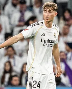 Domper voor Real Madrid: Dean Huijsen kampt met spierletsel aan rechterkuit