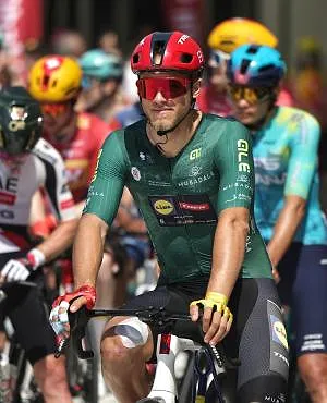 UAE Tour : Isaac del Toro geeft eindzege niet meer uit handen, Jonathan Milan wint slotrit