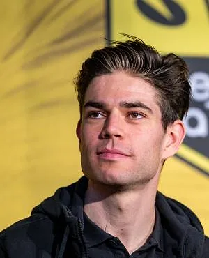 «Beter nu dan over een paar weken»: Visma relativeert afwezigheid van Van Aert