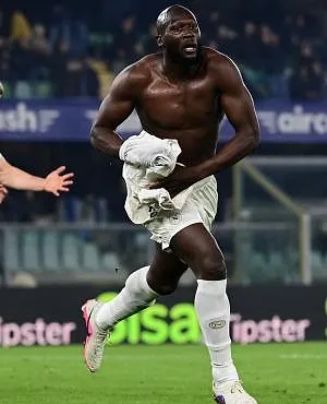 Emotionele Lukaku bezorgt Napoli in de 96e minuut de zege!