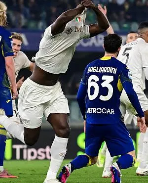Emotionele Lukaku bezorgt Napoli in de 96e minuut de zege!