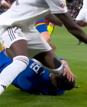 Knie in het gezicht… zonder sanctie: de agressie van Antonio Rüdiger op video!