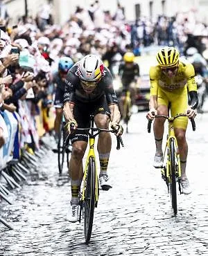 Van Aert blikt terug op zege op Montmartre: «Pogačar was niet op zijn allerbeste niveau»