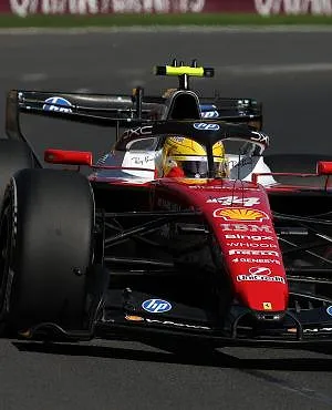 « Als het door de compressieverhouding komt, zou ik teleurgesteld zijn dat de FIA dat heeft toegestaan » : Hamilton zet vraagtekens bij de voorsprong van Mercedes