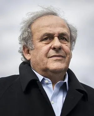 «Hij heeft geen charisma»: Michel Platini haalt hard uit naar Gianni Infantino