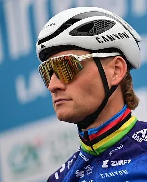 Ongeziene Mathieu van der Poel snelt naar de zege in vierde rit Tirreno-Adriatico