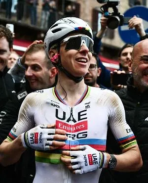 “Hij won zijn eerste Tour terwijl hij pizza at, bier dronk en PlayStation speelde”: de straffe anekdote van Domen Novak over Pogacar