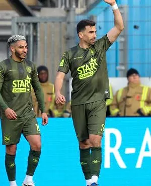 Leuven verrast Charleroi (0-2) en verlaat de degradatiezone!