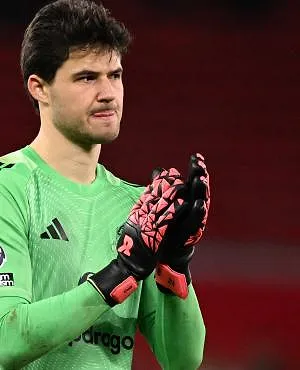 Het ritueel van Senne Lammens, geïnspireerd door Simon Mignolet